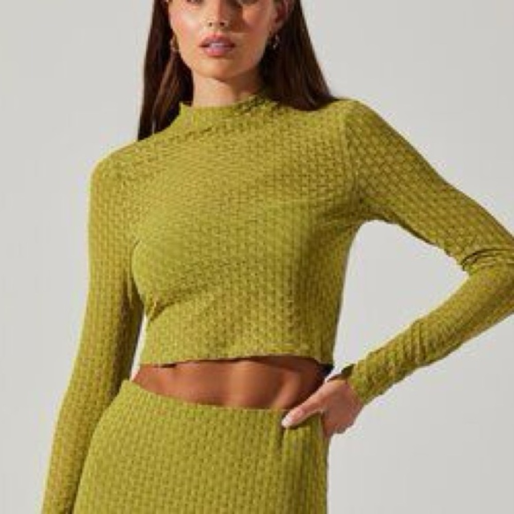 NWT ASTR the Label INDAH Semi Sheer Mock Neck Long Sleeve Top Sz S Cropped